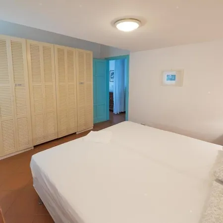 아파트 Ferienwohnung In Mit Grossem Garten 피날레리구레
